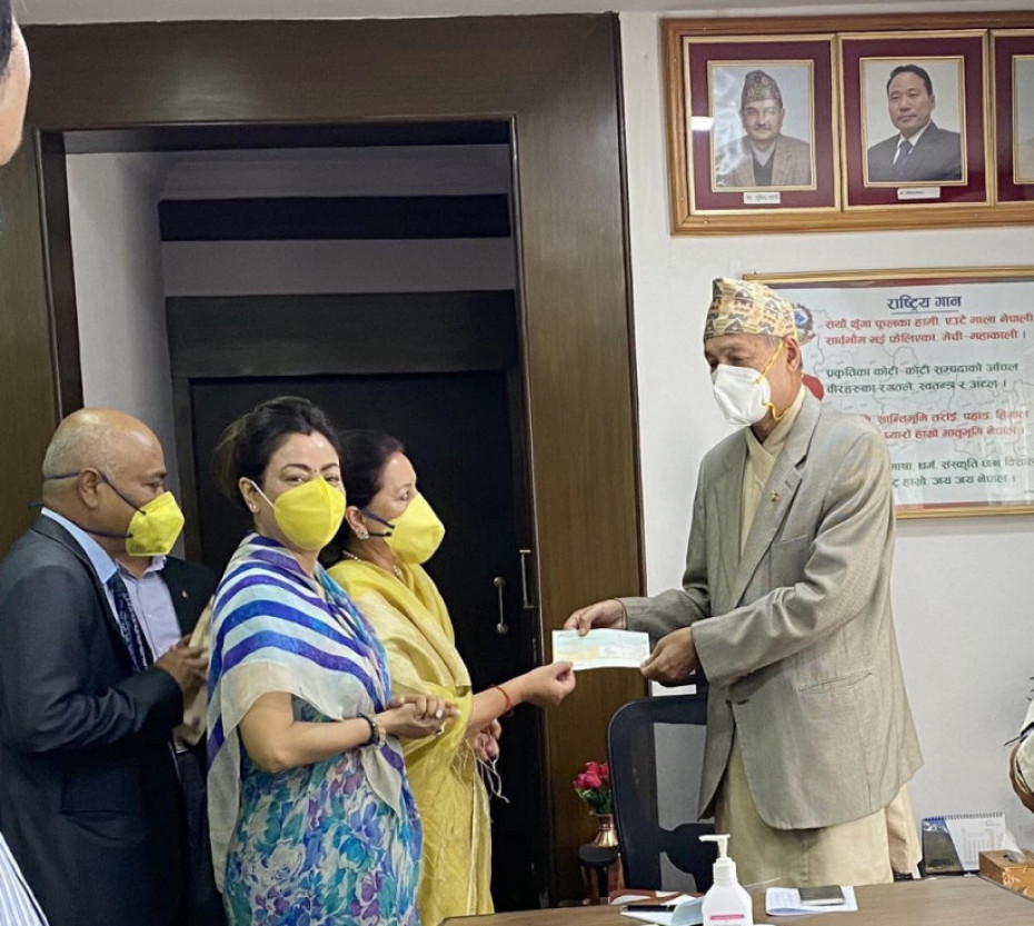 सरकारको कोरोना उपचारका कोषमा नेशनल लाइफद्वारा रु. ५१ लाख प्रदान