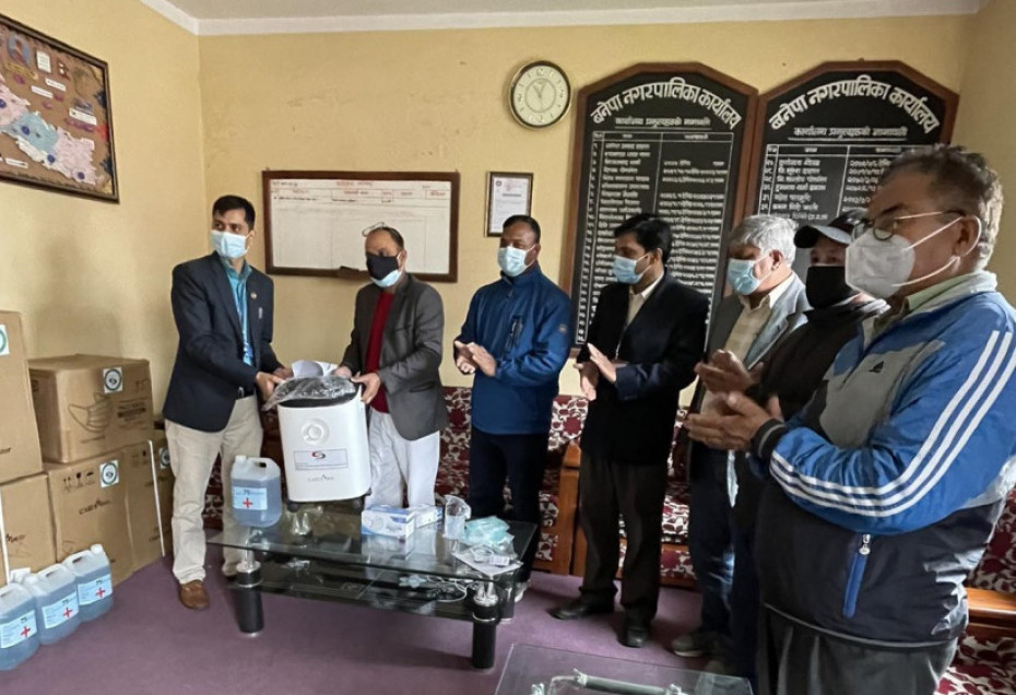 समता घरेलु लघुवित्तद्वारा बनेपा नगरपालिकालाई स्वास्थ्य सामग्री हस्तान्तरण