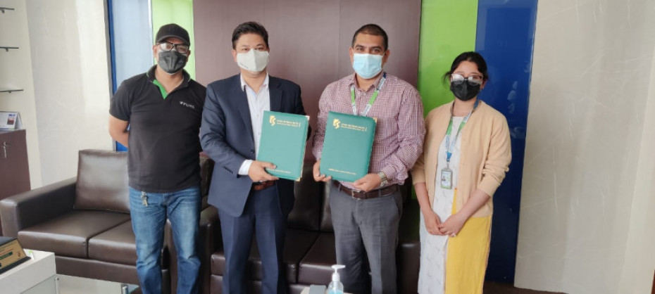 कामना सेवा र ह्वाइट लोटस मोटर्सबीच सहज किस्ताबन्दीमा इलेक्ट्रिक स्कुटर उपलब्ध गराउने सम्झौता