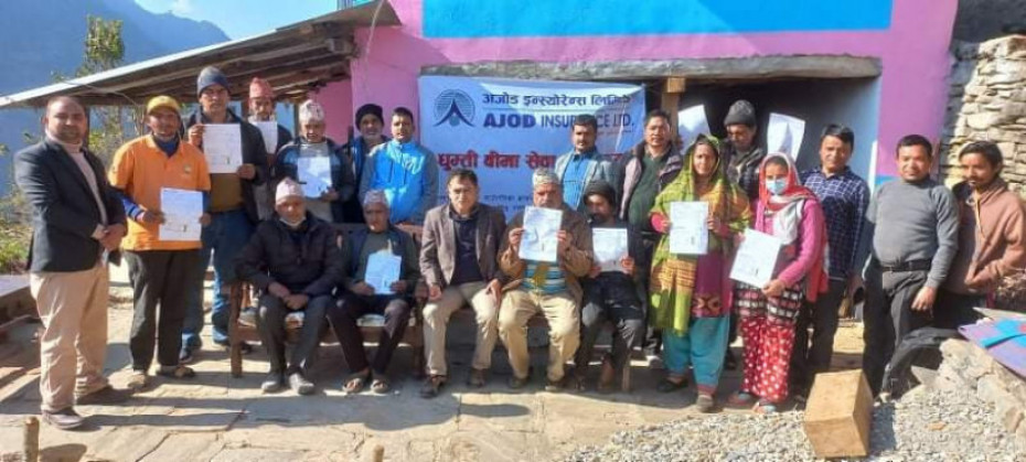 अजोड इन्स्योरेन्सद्वारा पर्वतको धाइरिङमा घुम्ती बीमा सेवा कार्यक्रम सम्पन्न